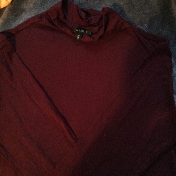 Burgundy top - Picture 3 of 4